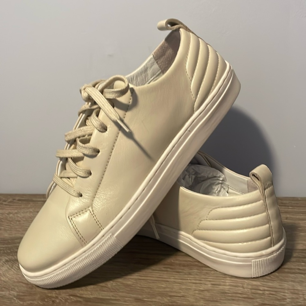 Seychelles Women’s Renew Sneaker size 8 leather cream off white
